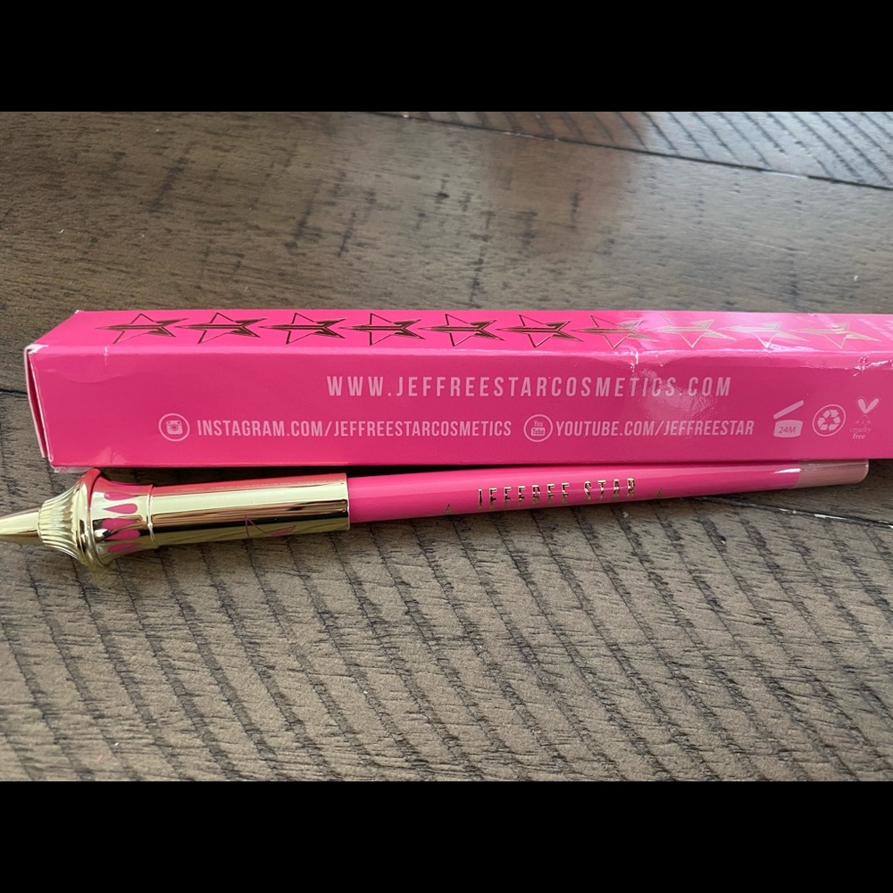Velour lip liner/crayon